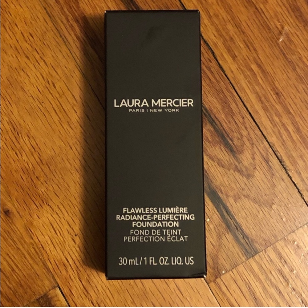 Laura Mercier flawless lumiere foundation
